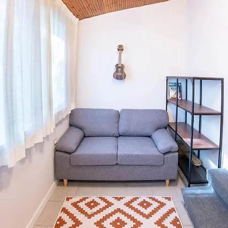 شقة Quiet But Central Place For Four *
